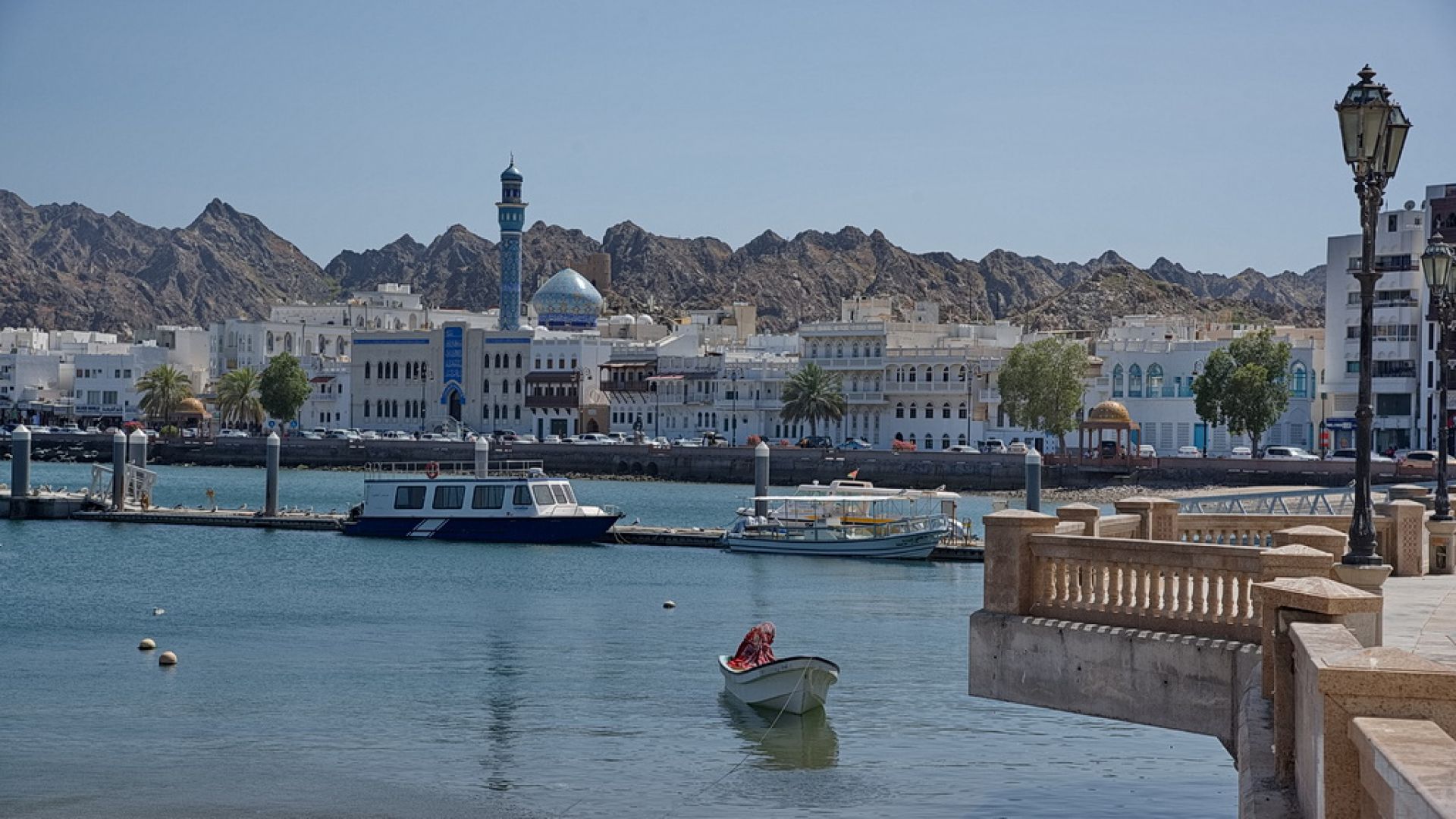 Motorradreisen Oman mittlerer osten, oman, motorrad, motorradreisen, touren, gruppenreise, rundfahrten, preiswert, günstig, wüste, Dubai, Sohar, Hajar Gebirge, Al Musanaah, Muscat, Sur, Wadi Shab, Wadi Bani Khaled, Nizwa, Jabel Shams, Al Hamra, Misfakh, Ibri