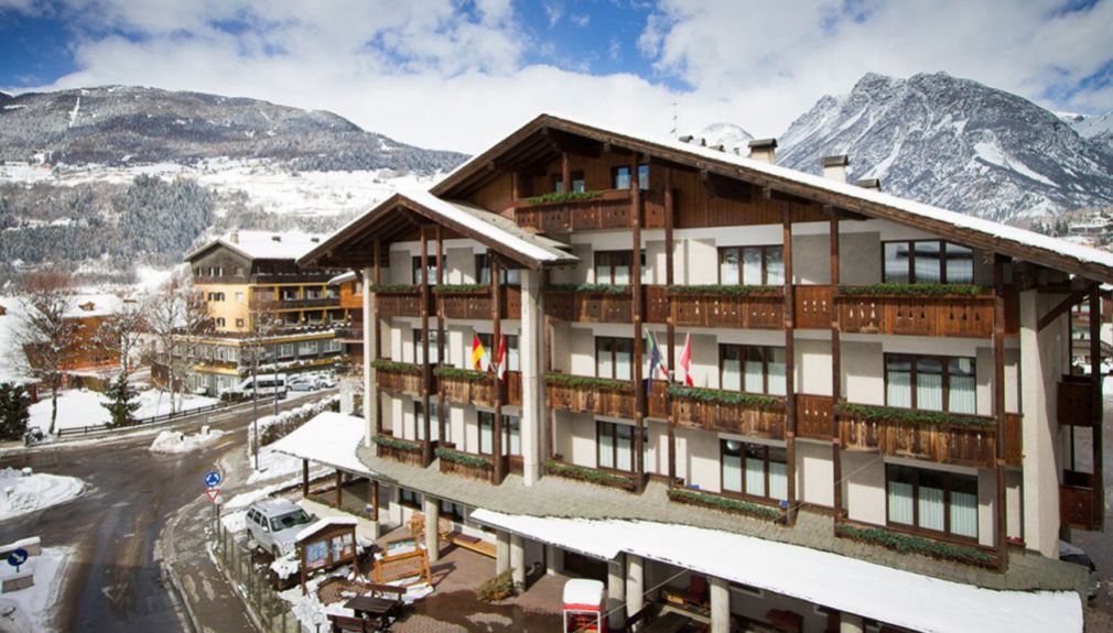 Hotel Derby italien, bormio, Santa Caterina - Valdidentro, livigno, snowboard reisen, skiurlaub, berlin bus, busreisen, gruppenreisen, skireisen, sporthotel, kinder ski, sportclub, skihütte, preiswert, familienreisen derby