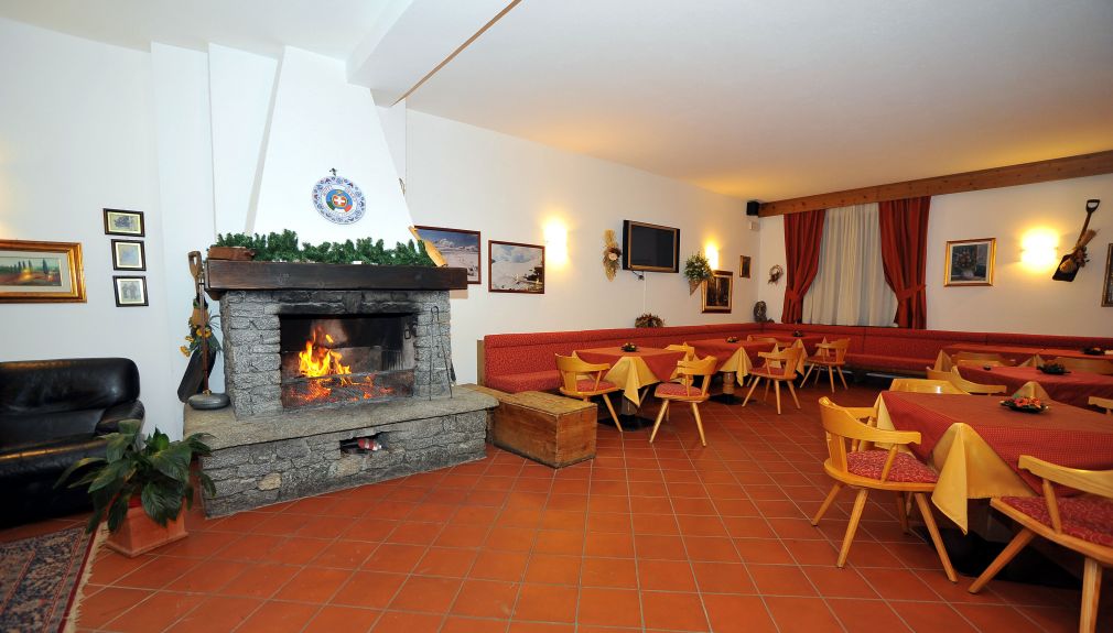 Hotel Derby - Lounge italien, bormio, Santa Caterina - Valdidentro, livigno, snowboard reisen, skiurlaub, berlin bus, busreisen, gruppenreisen, skireisen, sporthotel, kinder ski, sportclub, skihütte, preiswert, familienreisen derby