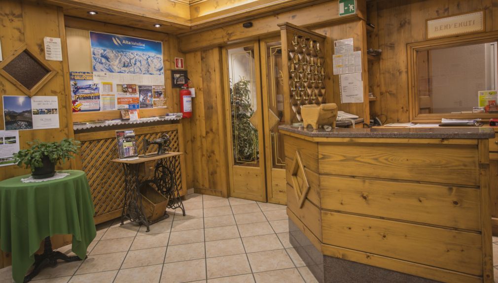 no limits! Sportclub Giardino - Rezeption italien, bormio, Santa Caterina - Valdidentro, livigno, snowboard reisen, skiurlaub, berlin bus, busreisen, gruppenreisen, skireisen, sporthotel, kinder ski, sportclub, skihütte, preiswert, familienreisen