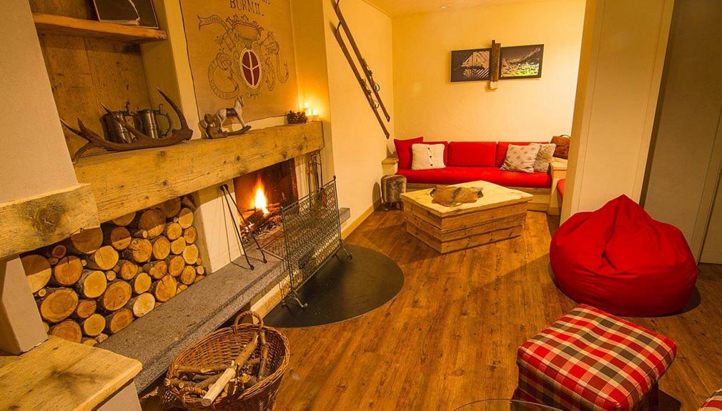 Hotel Nevada - Lounge italien, bormio, Santa Caterina - Valdidentro, livigno, snowboard reisen, skiurlaub, berlin bus, busreisen, gruppenreisen, skireisen, sporthotel, kinder ski, sportclub, skihütte, preiswert, familienreisen nevada