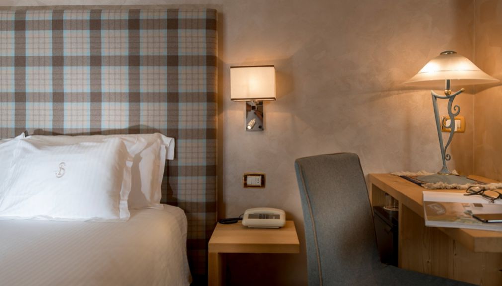 Hotel San Lorenzo - Doppelzimmer Superior italien, bormio, Santa Caterina - Valdidentro, livigno, snowboard reisen, skiurlaub, berlin bus, busreisen, gruppenreisen, skireisen, sporthotel, kinder ski, sportclub, skihütte, preiswert, san lorenzo, familienreisen