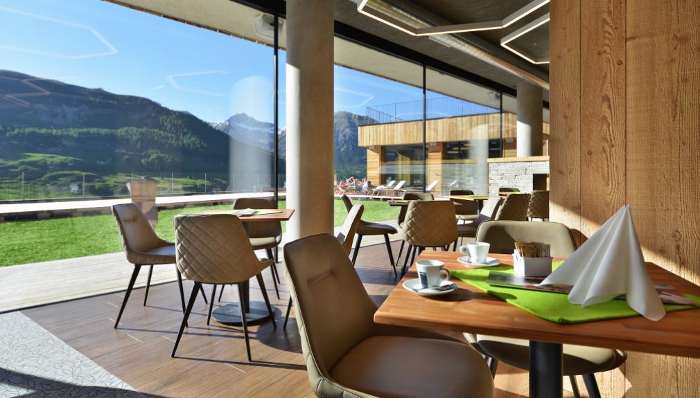 italien, livigno, snowboard reisen, skiurlaub, berlin bus, busreisen, gruppenreisen, skireisen, sporthotel, kinder ski, sportclub, skihütte, preiswert, alpen village, familienreisen
