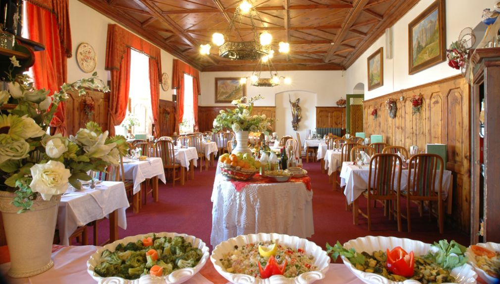 italien, dolomiten, passo pordoi, snowboard reisen, skiurlaub, berlin bus, busreisen, gruppenreisen, skireisen, sporthotel, ski, sportclub, skihütte, preiswert, savoia, familienreisen