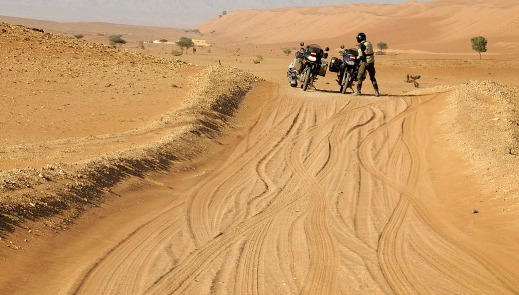 mittlerer osten, oman, motorrad, motorradreisen, touren, gruppenreise, rundfahrten,  preiswert, günstig, wüste, Dubai, Sohar, Hajar Gebirge, Al Musanaah, Muscat, Sur, Wadi Shab, Wadi Bani Khaled, Nizwa, Jabel Shams, Al Hamra, Misfakh, Ibri
