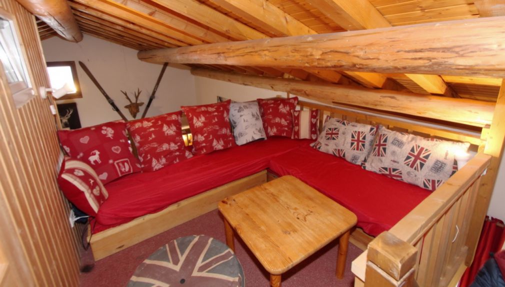 Chalet Orchis - Lounge frankreich, 3 valle, trois, vallé, bettaix, snowboard reisen, skiurlaub, berlin bus, busreisen, gruppenreisen, skireisen, sporthotel, kinder ski, sportclub, skihütte, preiswert, marteret, familienreisen