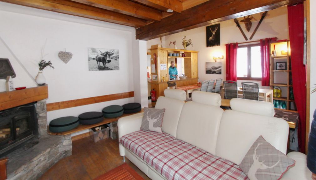 Chalet Orchis - Aufenthaltsraum frankreich, 3 valle, trois, vallé, bettaix, snowboard reisen, skiurlaub, berlin bus, busreisen, gruppenreisen, skireisen, sporthotel, kinder ski, sportclub, skihütte, preiswert, marteret, familienreisen