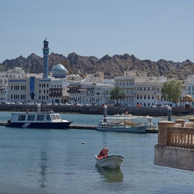 mittlerer osten, oman, motorrad, motorradreisen, touren, gruppenreise, rundfahrten,  preiswert, günstig, wüste, Dubai, Sohar, Hajar Gebirge, Al Musanaah, Muscat, Sur, Wadi Shab, Wadi Bani Khaled, Nizwa, Jabel Shams, Al Hamra, Misfakh, Ibri