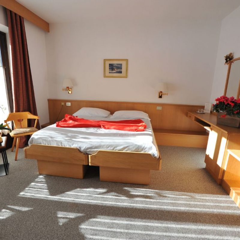 Hotel Derby - Doppelzimmer italien, bormio, Santa Caterina - Valdidentro, livigno, snowboard reisen, skiurlaub, berlin bus, busreisen, gruppenreisen, skireisen, sporthotel, kinder ski, sportclub, skihütte, preiswert, familienreisen derby