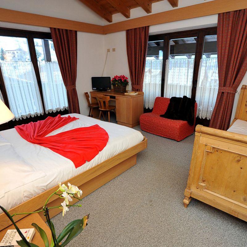Hotel Derby - Mehrbettzimmer italien, bormio, Santa Caterina - Valdidentro, livigno, snowboard reisen, skiurlaub, berlin bus, busreisen, gruppenreisen, skireisen, sporthotel, kinder ski, sportclub, skihütte, preiswert, familienreisen derby