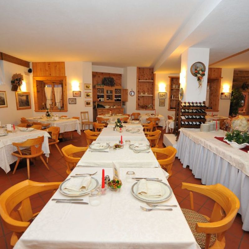 Hotel Derby - Restaurant italien, bormio, Santa Caterina - Valdidentro, livigno, snowboard reisen, skiurlaub, berlin bus, busreisen, gruppenreisen, skireisen, sporthotel, kinder ski, sportclub, skihütte, preiswert, familienreisen derby
