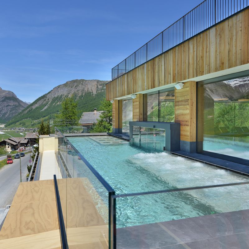 italien, livigno, snowboard reisen, skiurlaub, berlin bus, busreisen, gruppenreisen, skireisen, sporthotel, kinder ski, sportclub, skihütte, preiswert, alpen village, familienreisen