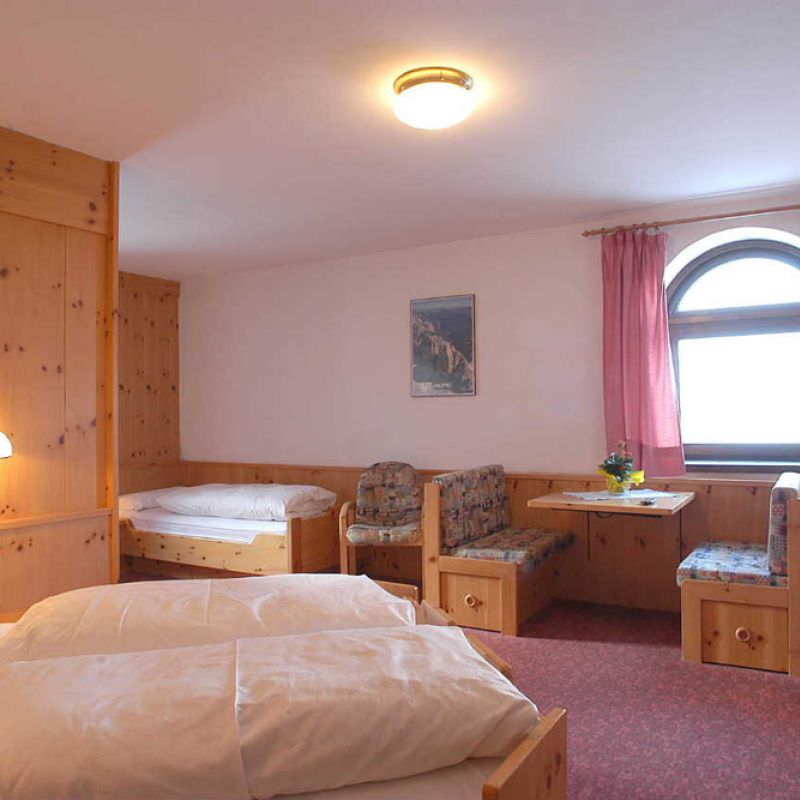 italien, dolomiten, passo pordoi, snowboard reisen, skiurlaub, berlin bus, busreisen, gruppenreisen, skireisen, sporthotel, ski, sportclub, skihütte, preiswert, savoia, familienreisen