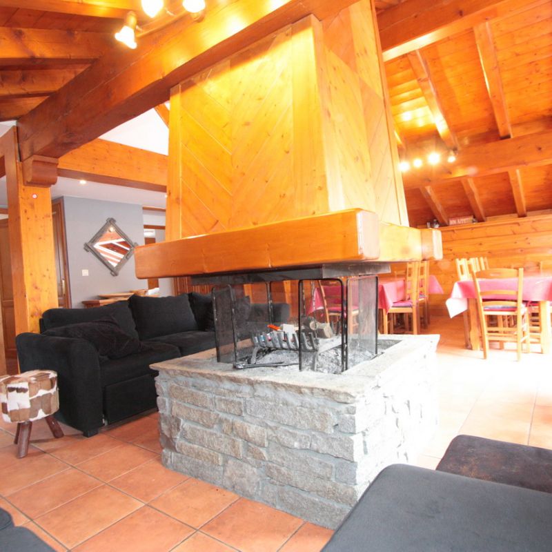 Chalet Le Marteret - Auftenthaltsraum frankreich, 3 valle, trois, vallé, bettaix, snowboard reisen, skiurlaub, berlin bus, busreisen, gruppenreisen, skireisen, sporthotel, kinder ski, sportclub, skihütte, preiswert, marteret, familienreisen